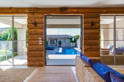 Kraimorie Large Family Beach House With Pool, Superb Water Views, Pool, And Games Room - Hotel Accommodation 3