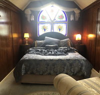 Krinklewood Cottage  Train Carriages - Hotel Accommodation