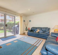 Kristie Court 2/7 Weatherly Close - Hotel Accommodation