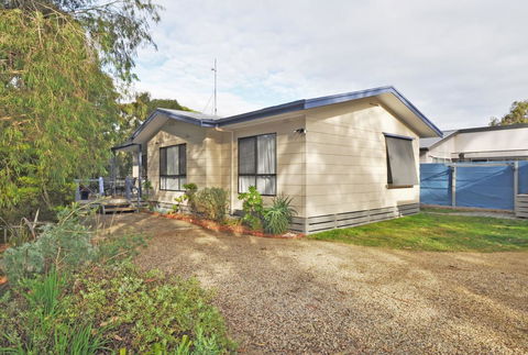 KYEEMA - FREE WIFI & NETFLIX - PET FRIENDLY (OUTSIDE ONLY) - Hotel Accommodation 0