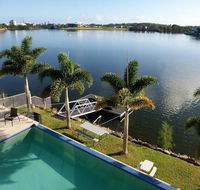 Lakehouse Family Oasis by Getastay - Hotel Accommodation