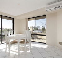 Lakeside Fun house near the Swan Valley - Hotel Accommodation