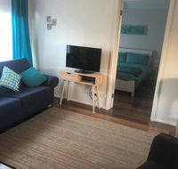 Laneway Bungalow 1 Bedroom complete Unit East G - Hotel Accommodation