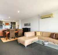 Large 3 Bedroom Apartment with River Views near the Stadium - Hotel Accommodation