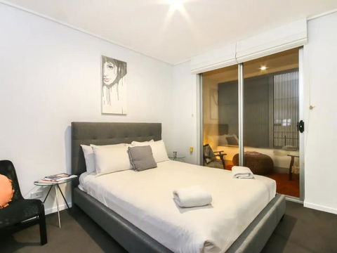 Large 3 Bedroom Apartment With River Views Near The Stadium - Hotel Accommodation 3