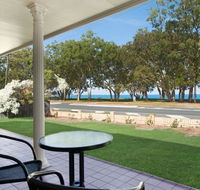 Large family waterfront home with room for a boat - Welsby Pde Bongaree - Hotel Accommodation
