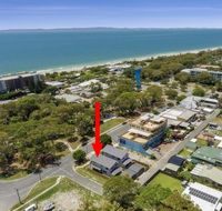 LAVISH BEACH HOUSE ON THE SURF SIDE - Hotel Accommodation