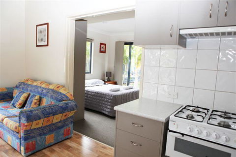 Lazy Acres Caravan Park - Hotel Accommodation 2