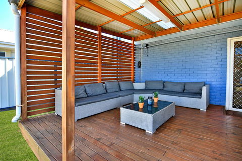 Lazy Days Beach House, Jervis Bay - Pet Friendly, 4 Mins Walk To Beach - Hotel Accommodation 2