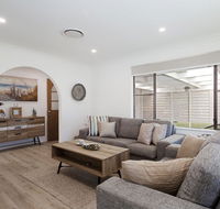 Le Maison 77 Horace St - stunning house with ducted air WIFI and Linen provided - Hotel Accommodation