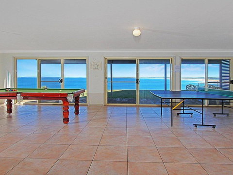 Le Vista - Panoramic Views Looking South - Hotel Accommodation 3