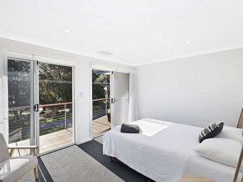 Luxurious Lake House - Hotel Accommodation 2