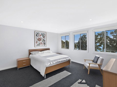 Luxurious Lake House - Hotel Accommodation 1