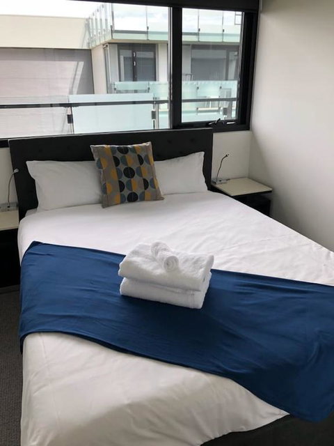 Luxury 2BR Yarra River Views WIFI-Netflix-Pool-Gym - Hotel Accommodation 3