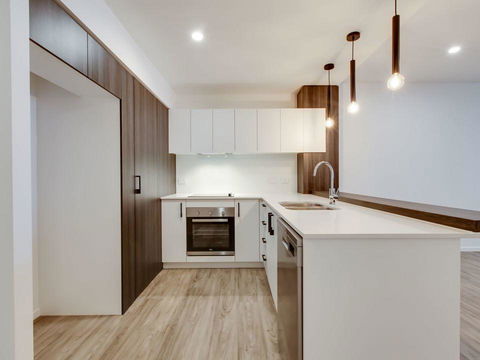 Luxury Apartment Opposite Train Station In Cannon Hill And 17 Minutes From The City - Hotel Accommodation 1