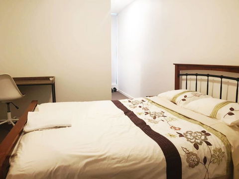 Luxury Apartment Opposite Train Station In Cannon Hill And 17 Minutes From The City - Hotel Accommodation 3