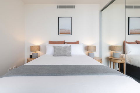 Luxury Beachfront Apartment In Newcastle - Hotel Accommodation 3