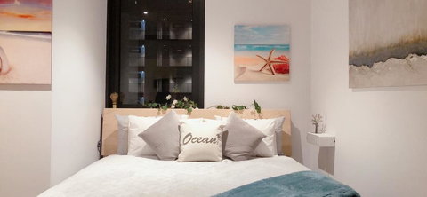 LUXURY KING APARTMENT PARRAMATTA CBD 1 MIN FROM STATION & WESTFIELD Sleeps 4 - Hotel Accommodation 0