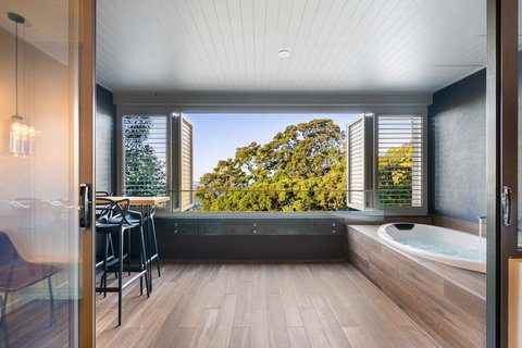 Luxury Spa Retreat With Ocean And Hinterland Views - Hotel Accommodation 2