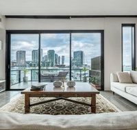 Luxury Waterfront 4BDR Townhouse with Amazing Views - Hotel Accommodation