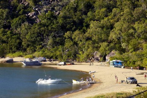 Maggies Beachfront Apt. 3 - Hotel Accommodation 1