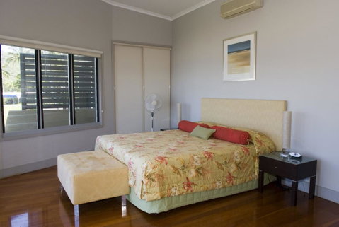 Magnetic Docks Townhouse 1 - Hotel Accommodation 1