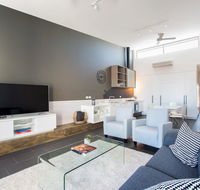 Magnificent Apartment  FREE car park near CBD - Hotel Accommodation