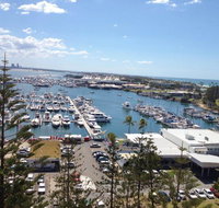 Main Beach Waterfront Apartment - Hotel Accommodation