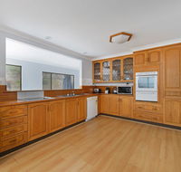 Malibu Holiday House 6 Dulconghi Street - Hotel Accommodation