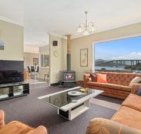 Manfield City Waterfront View Cottage - Hotel Accommodation