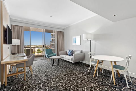 Mantra Twin Towns - Hotel Accommodation 2