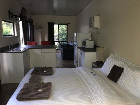 Mapleton Cabins & Caravan Park - Hotel Accommodation 3