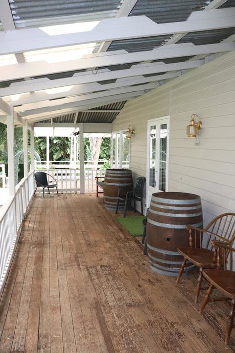 Mapleton Falls Farm House - Hotel Accommodation 1