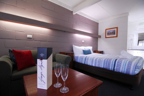 Mayfair Motel - Hotel Accommodation 1