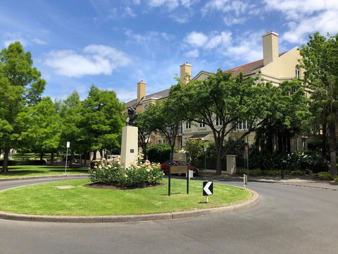 MCG, Rod Laver, City - Best Location In Melbourne - Hotel Accommodation 3