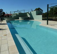 McNevins Logan Park Motel - Hotel Accommodation