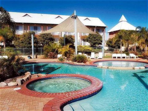 Mercure Bunbury Sanctuary Golf Resort - Hotel Accommodation 3