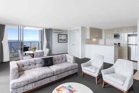 Meriton Suites Broadbeach - Hotel Accommodation 3