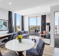 Meriton Suites Mascot Central - Hotel Accommodation