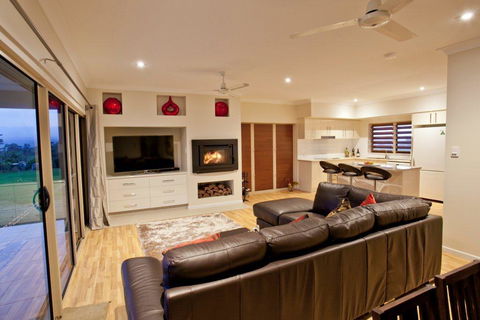 MilaViews - Hotel Accommodation 3