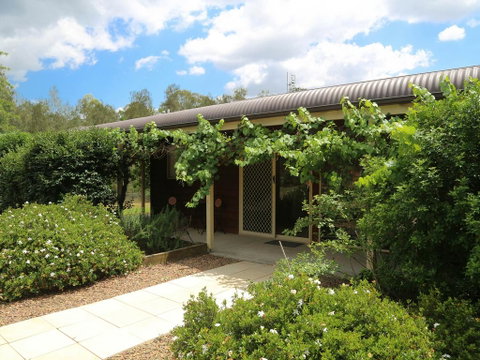 Misty Glen Cottage - Hotel Accommodation 2
