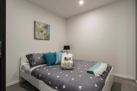 Modern & Bright 2BR Apt- Parking, WIFI, Pool & Gym - Hotel Accommodation 1