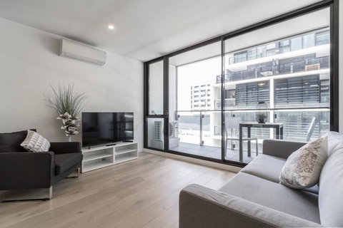 Modern & Bright 2BR Apt- Parking, WIFI, Pool & Gym - Hotel Accommodation 0