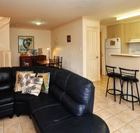 Modern 3 Bedroom Townhouse - Hotel Accommodation