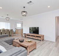 Modern and Spacious home near Curtin University - Hotel Accommodation