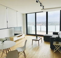 Modern Designer 2BR Apartment Near Airport  Beach - Hotel Accommodation