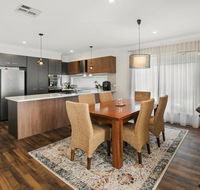 Modern Seaside Getaway Mornington - Hotel Accommodation