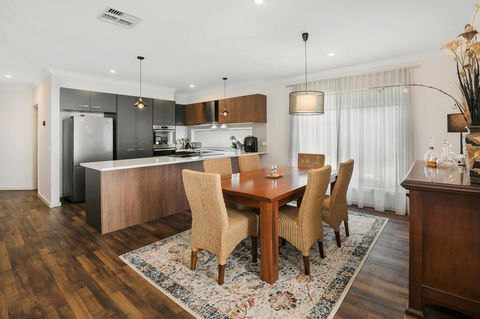 Modern Seaside Getaway Mornington - Hotel Accommodation 0