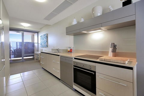 Monaco Unit 905, 12 Otranto St - Hotel Accommodation 2