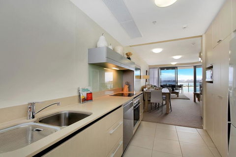 Monaco Unit 905, 12 Otranto St - Hotel Accommodation 3